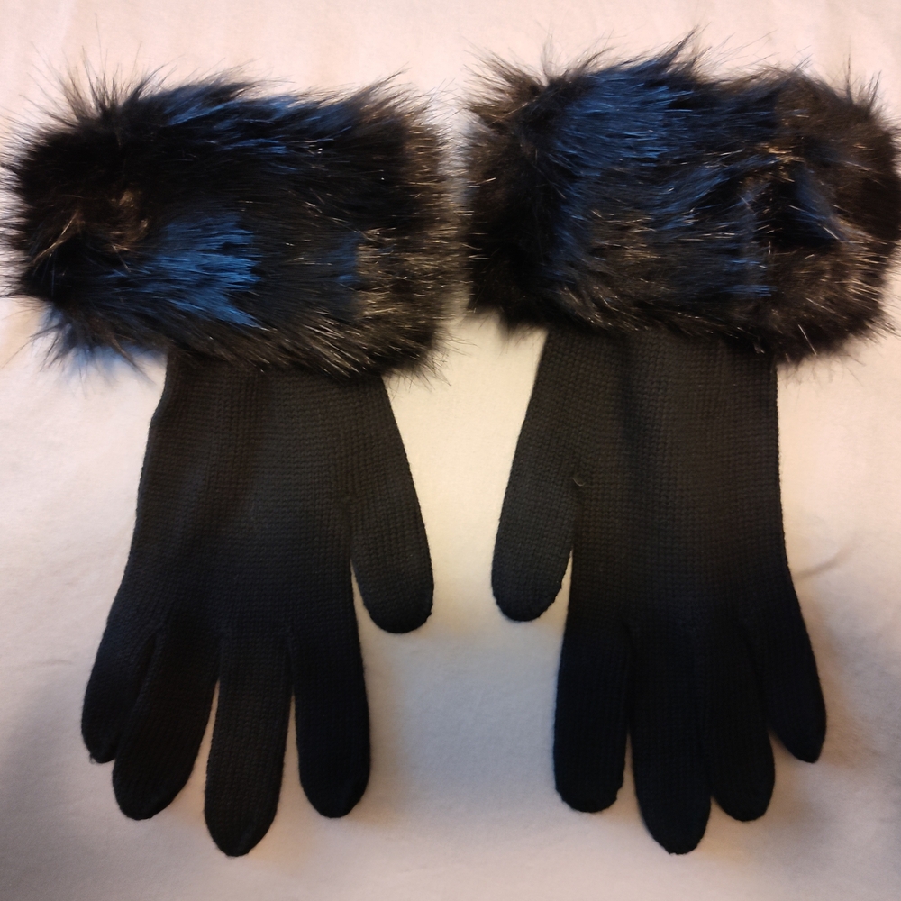 Dillard's Brand Black Knit Gloves with Faux Fur Cuffs